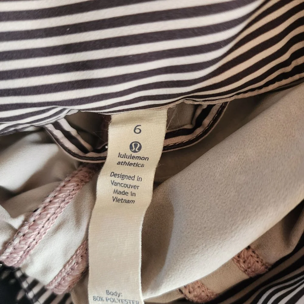 LULULEMON‎ Go The Distance Hooded Vest Butterfly Texture Mink Berry Black Size 6